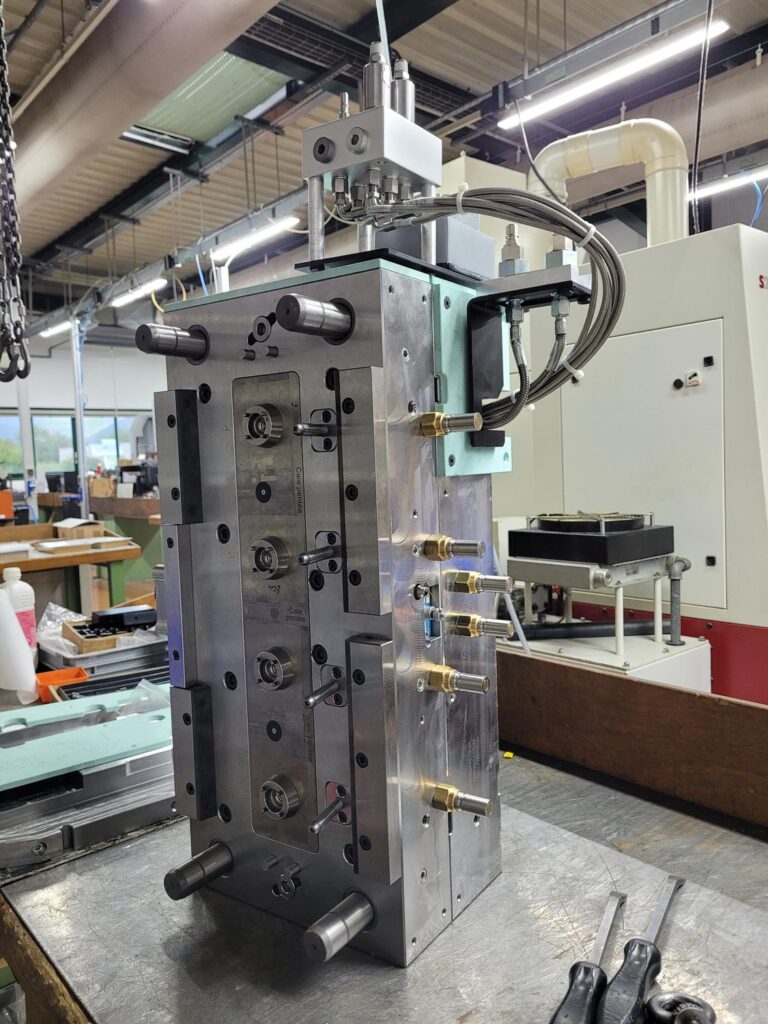 PHOTO D'UN MOULE CLASSIQUE POUR L'INDUSTRIE D'INJECTION PLASTIQUE